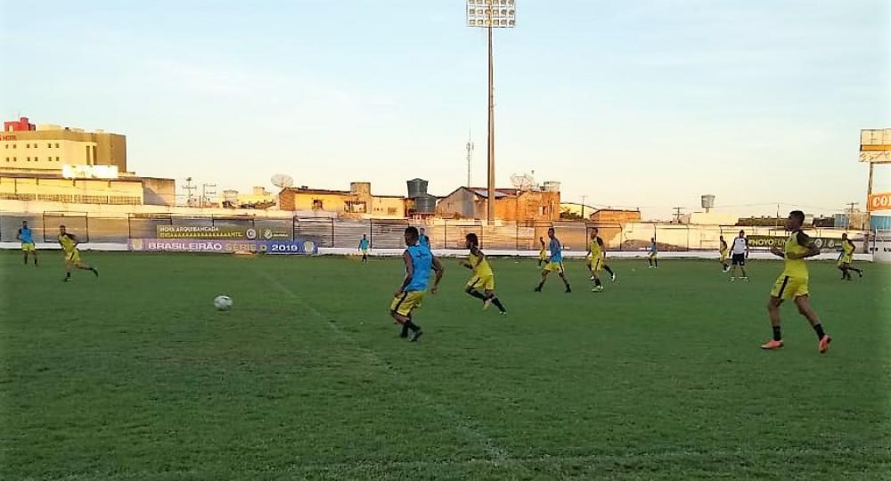 Agora vai | Regularizado, zagueiro Walter poderá jogar contra o Campinense